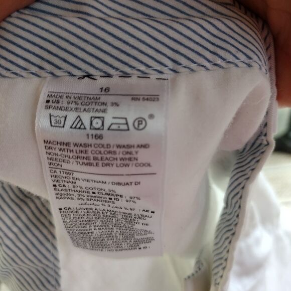 Old Navy shorts  - Picture 6 of 7